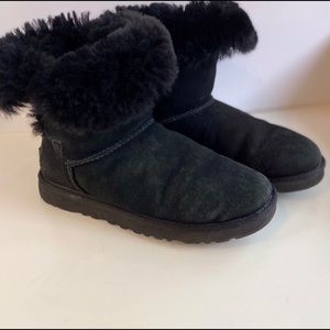 UGG Black Bailey Button II boots, size 7 EUC